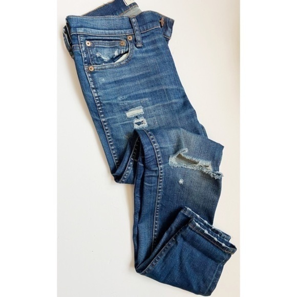 Madewell • 9” High Rise Skinny Jeans Destroyed - Picture 4 of 10